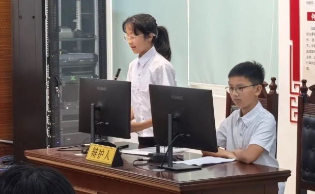 沉浸式学法 零距离普法 上海第二届“正义杯”中小学生模拟法庭决赛圆满举行 